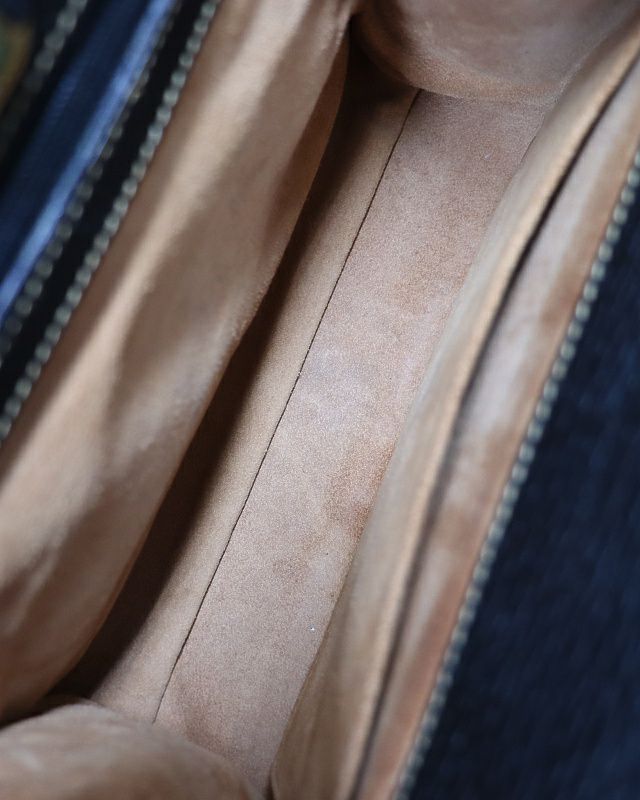LOEWE ロゴ刻印レザーショルダーバッグ | Hedy
