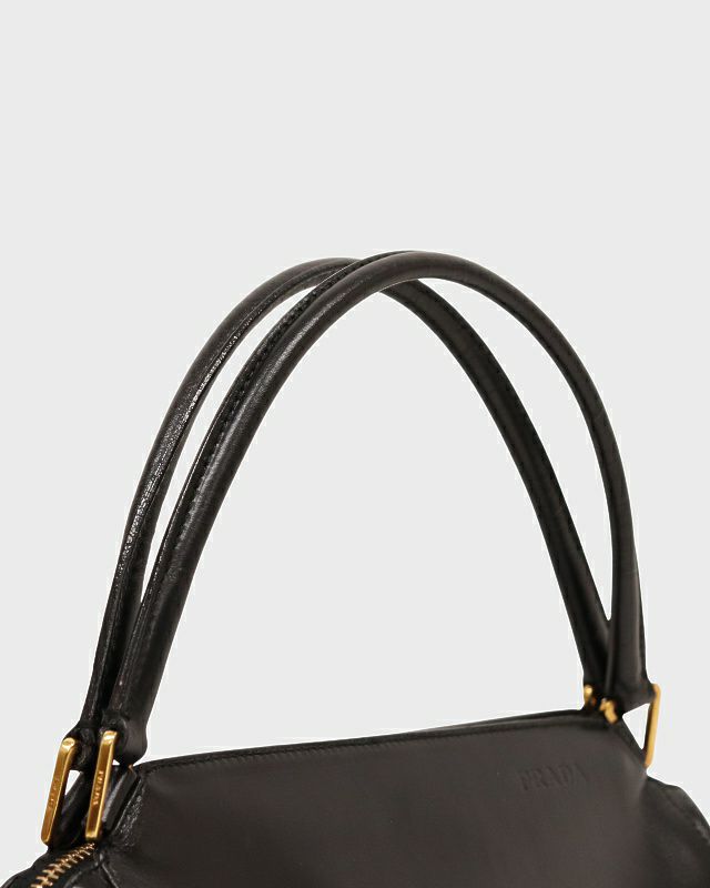 PRADA 新品未使用 レザー ハンドバッグ 刻印 ヴィンテージ PRADA プラダ レザー ヴィンテージ ハンドバッグ ブラック