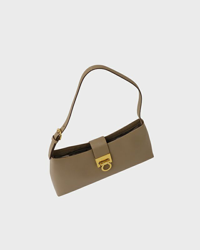 【美品】Ferragamo ガンチーニ ゴールド金具 レザー ハンドバッグ Ferragamo ガンチーニ金具レザーワンショルダーバッグ | Hedy