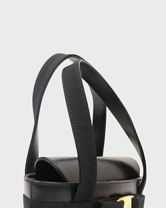 Ferragamo VARA金具レザーハンドバッグ | Hedy