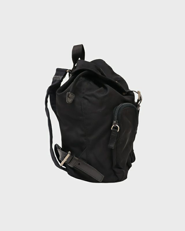 PRADA 三角ロゴ金具ナイロンリュックサック | Hedy