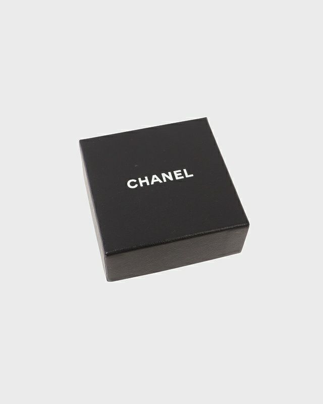 CHANEL COCOターンロックブローチ | Hedy