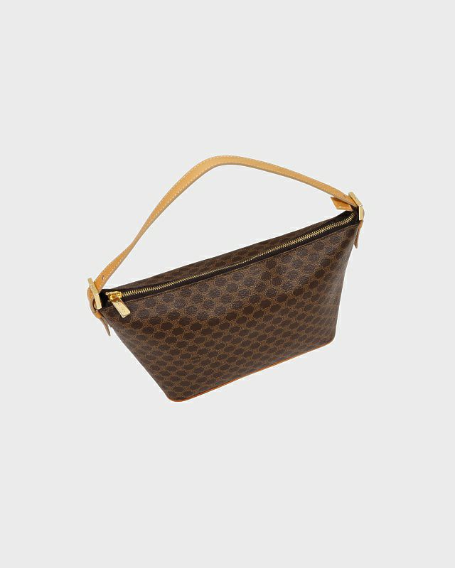 CELINE マカダム柄 マグネット ブラック ショルダーバッグ エナメルレザー CELINE マカダム柄ショルダーバッグ