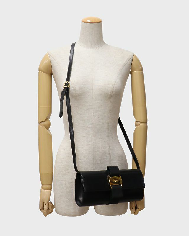 Ferragamo VARA金具レザーショルダーバッグ | Hedy